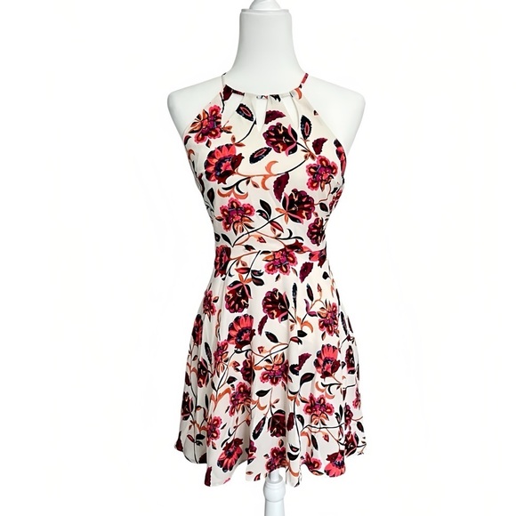 Express Fit-and-Flare A-Line Floral Halter Dress – Size 2
Soft & Silky - Picture 1 of 10